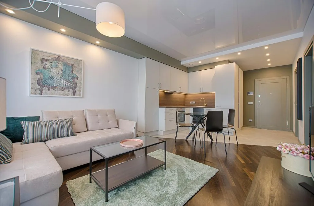 Salon contemporain aménagé par Design B Home